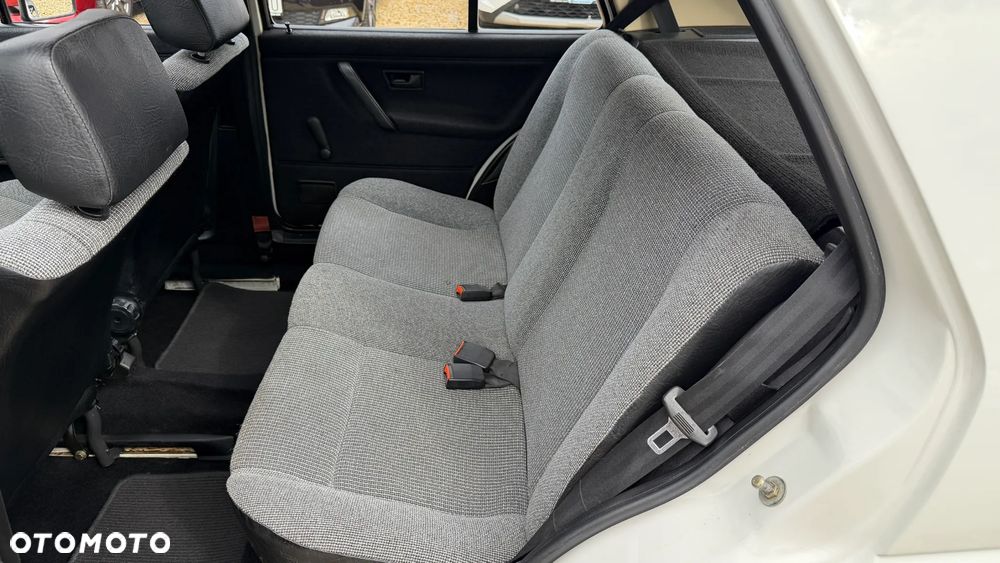 Volkswagen Golf 1.3 - 25