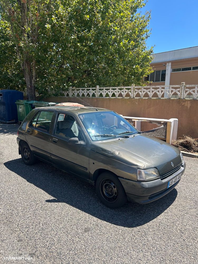 Renault Clio 1.2 RT - 12