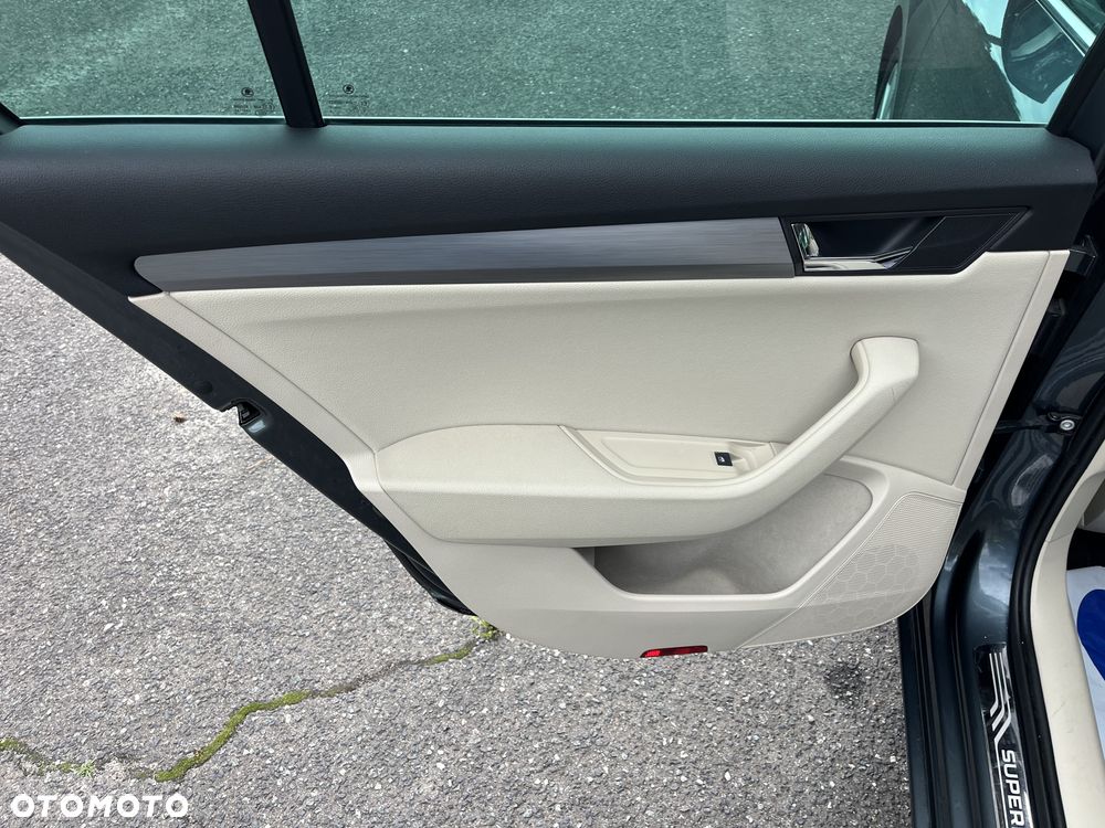 Skoda Superb 2.0 TDI DSG Premium Edition - 29