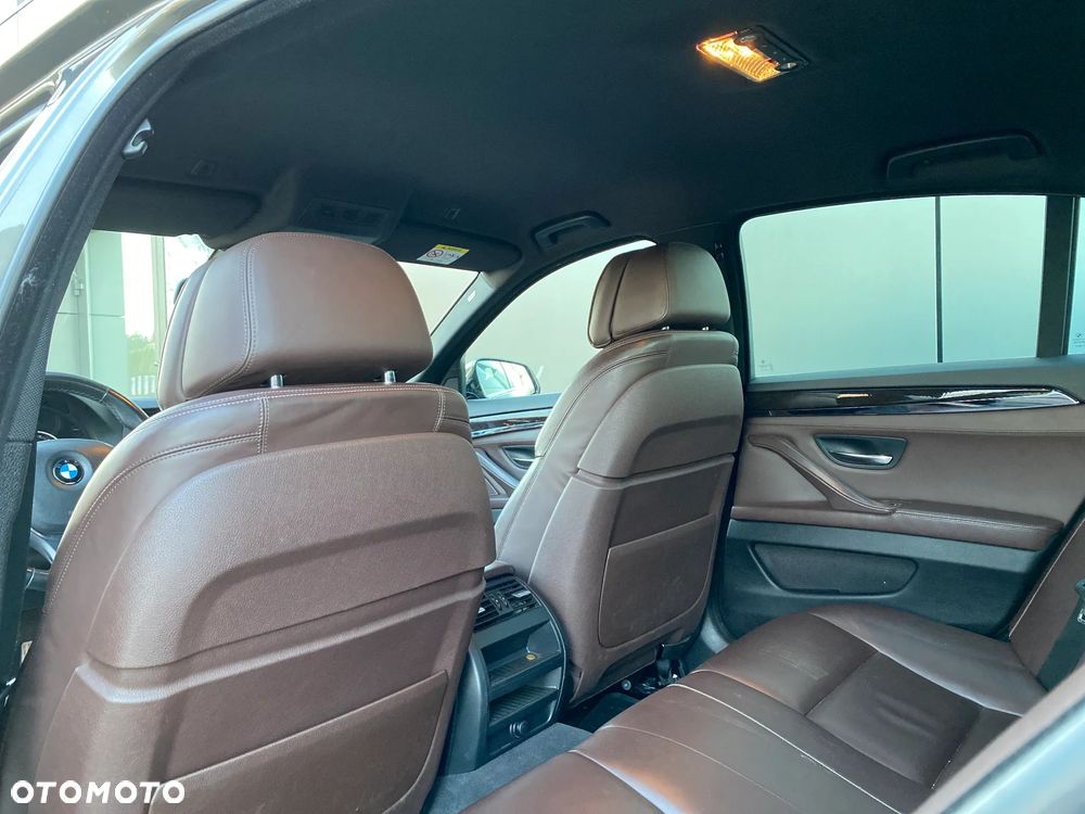 BMW Seria 5 525d xDrive Luxury Line - 13