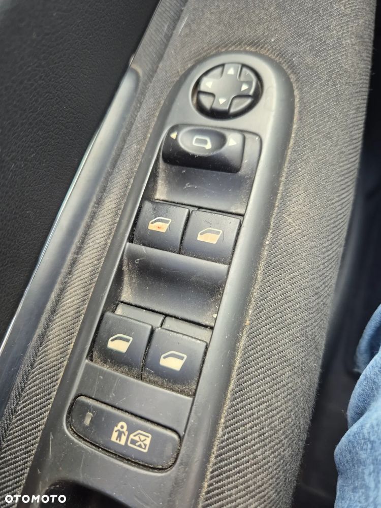 Peugeot 5008 1.6 THP Premium - 19