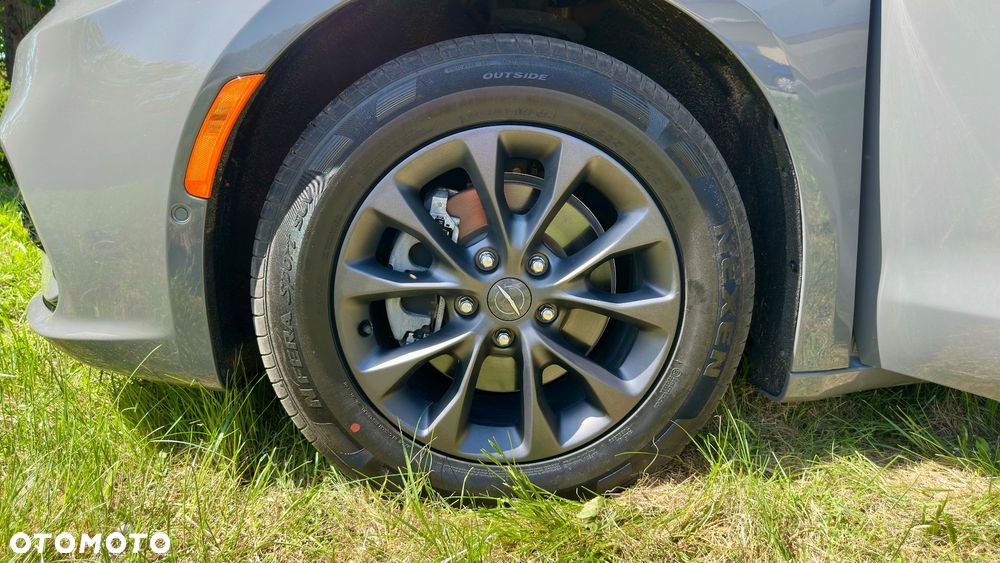 Chrysler Pacifica - 29