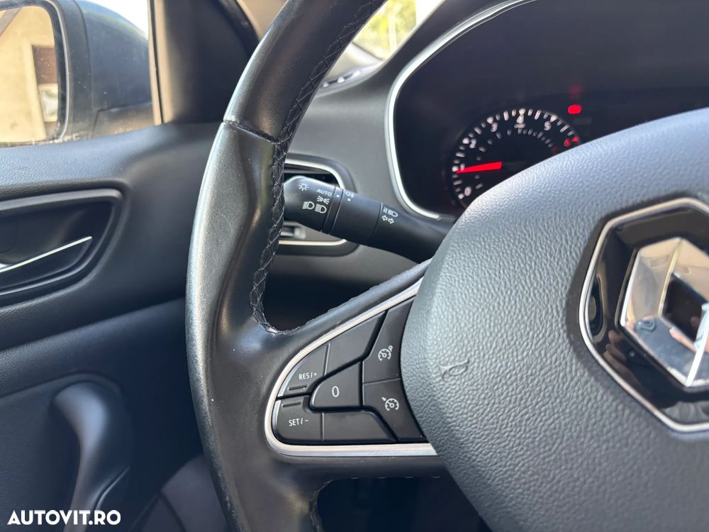 Renault Megane TCe 140 GPF LIMITED - 27
