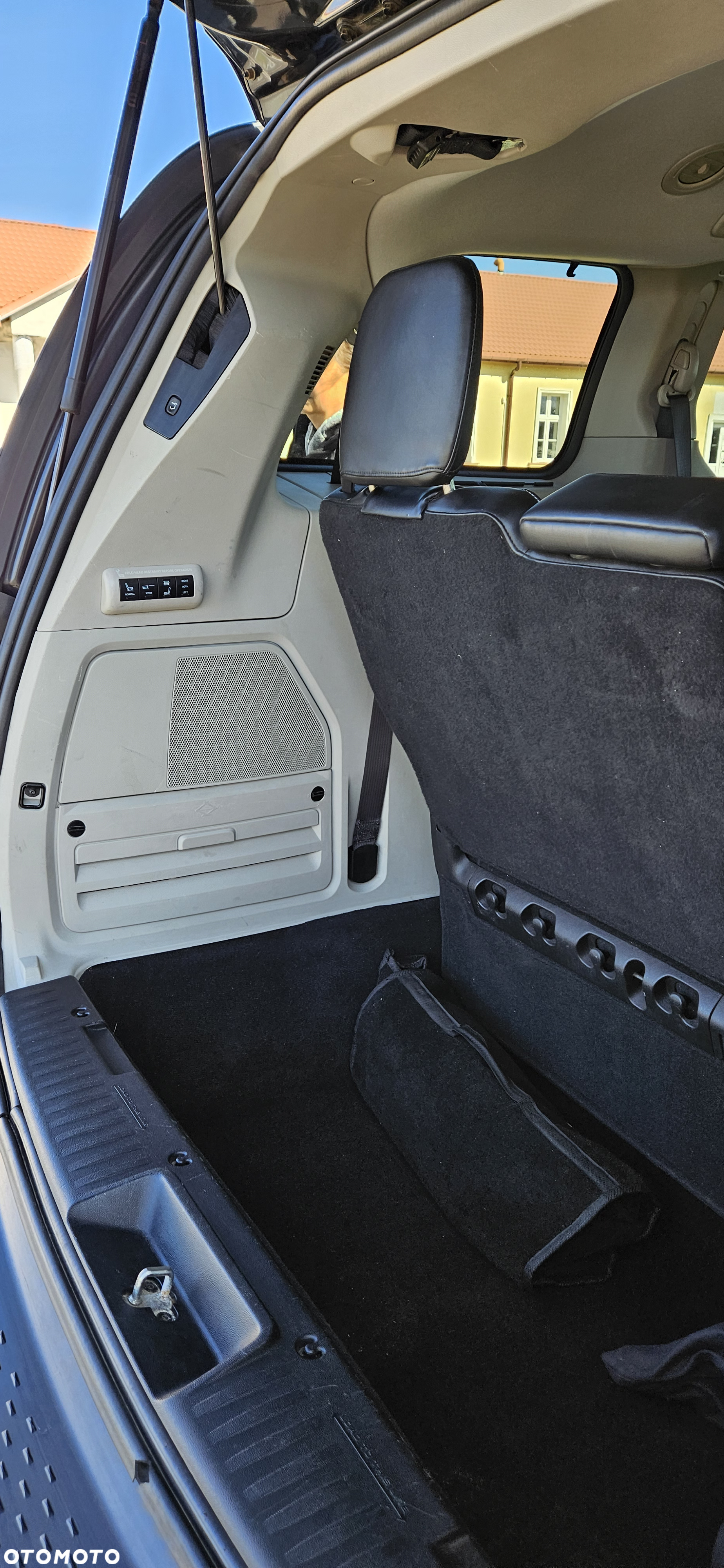 Chrysler Town & Country 3.6 Limited - 7