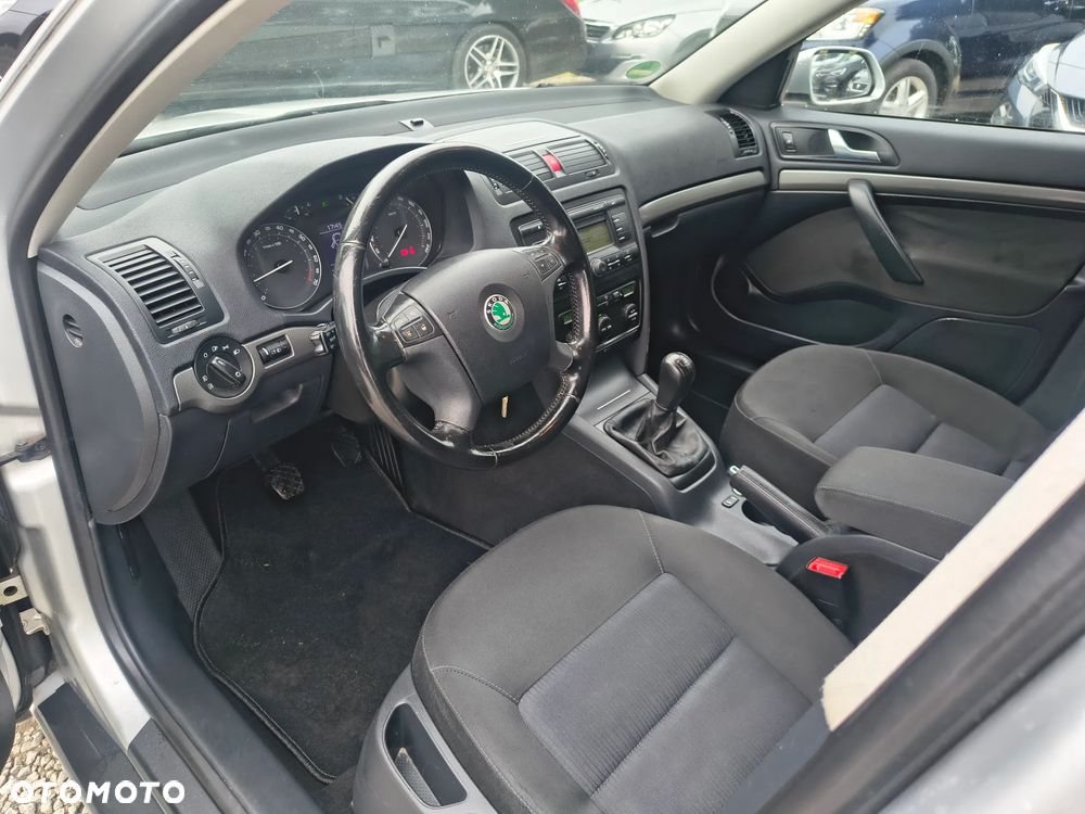 Skoda Octavia 1.6 FSI Elegance - 13