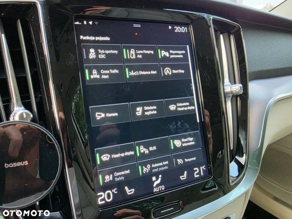 Volvo V60 D4 Momentum - 29