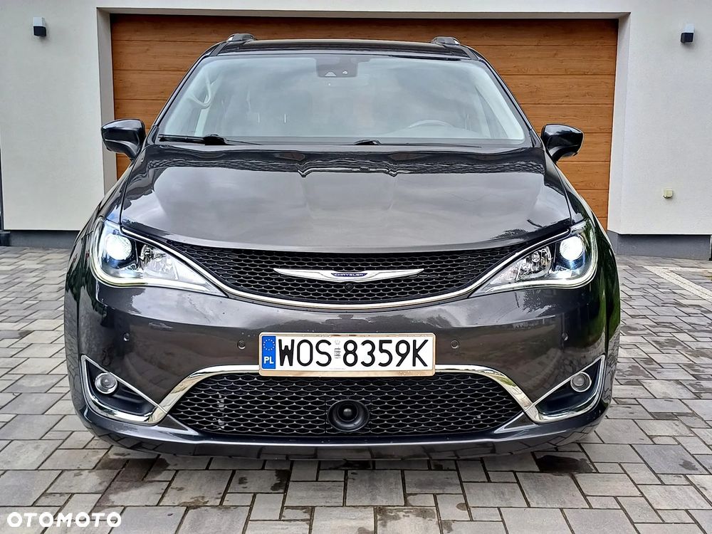 Chrysler Pacifica - 2