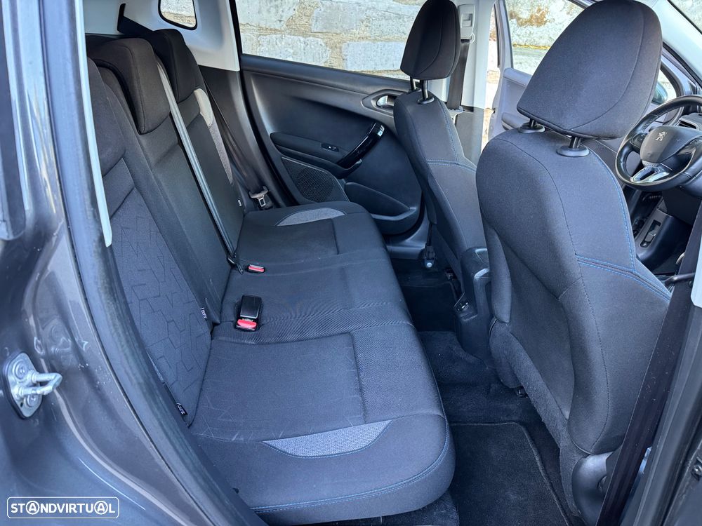 Peugeot 2008 BlueHDi 100 STOP & START Signature - 22