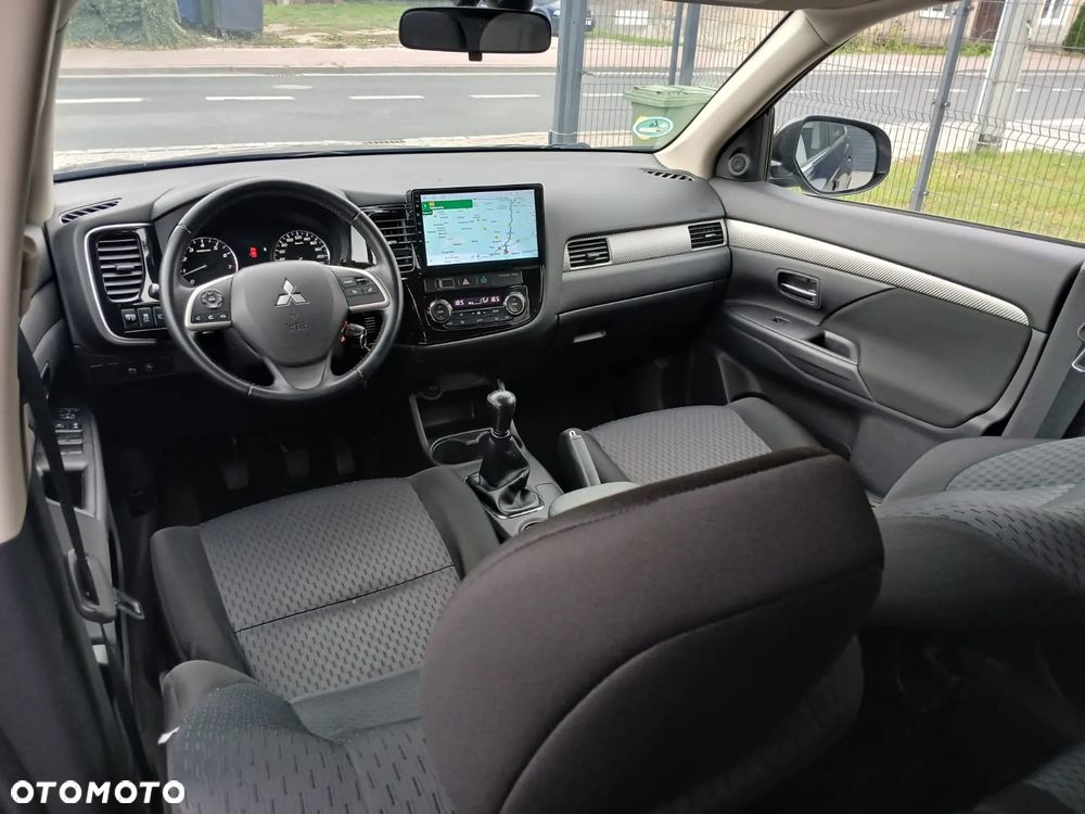 Mitsubishi Outlander 2.0 2WD Diamant Edition - 29