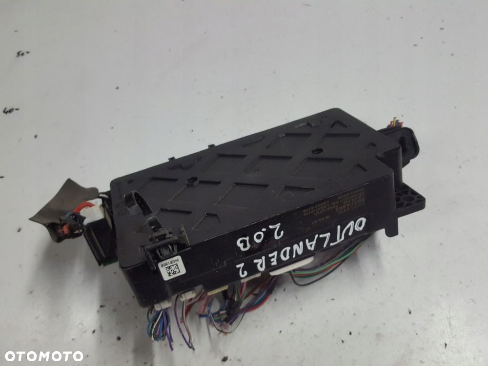 MITSUBISHI OUTLANDER III 13-17r 2.0 HYBRID SKRZYNKA BEZPIECZNIKÓW 8637A885 - 2