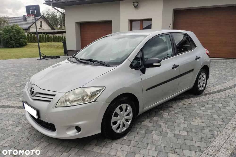 Toyota Auris 1.33 VVT-i Luna - 1