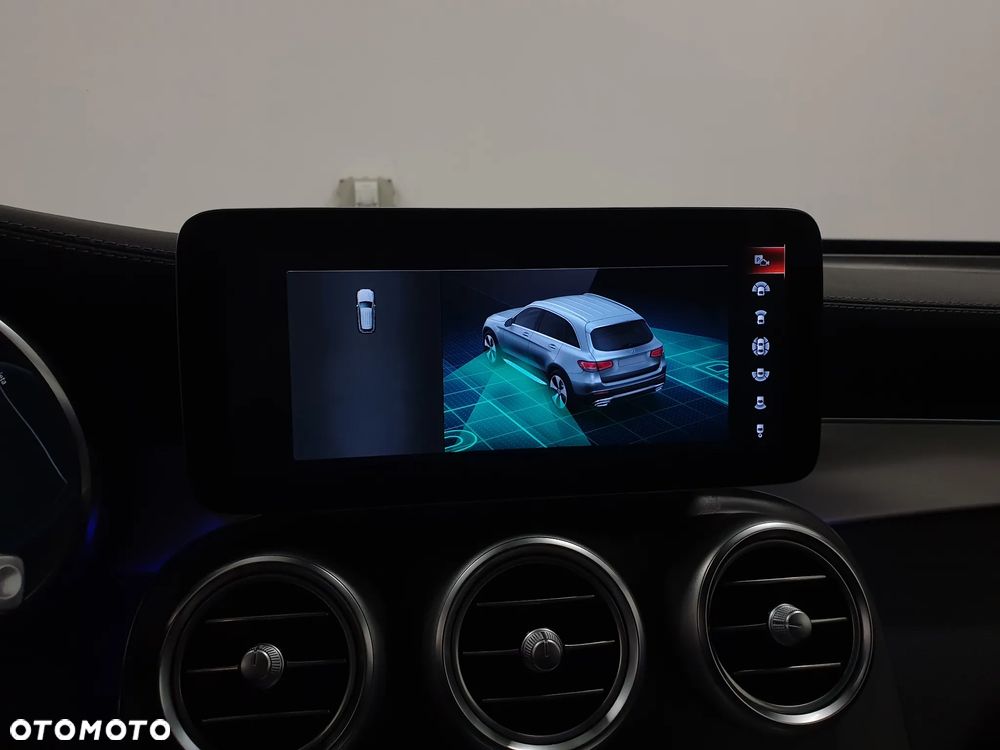 Mercedes-Benz GLC 300 de 4Matic 9G-TRONIC AMG Line Plus - 26