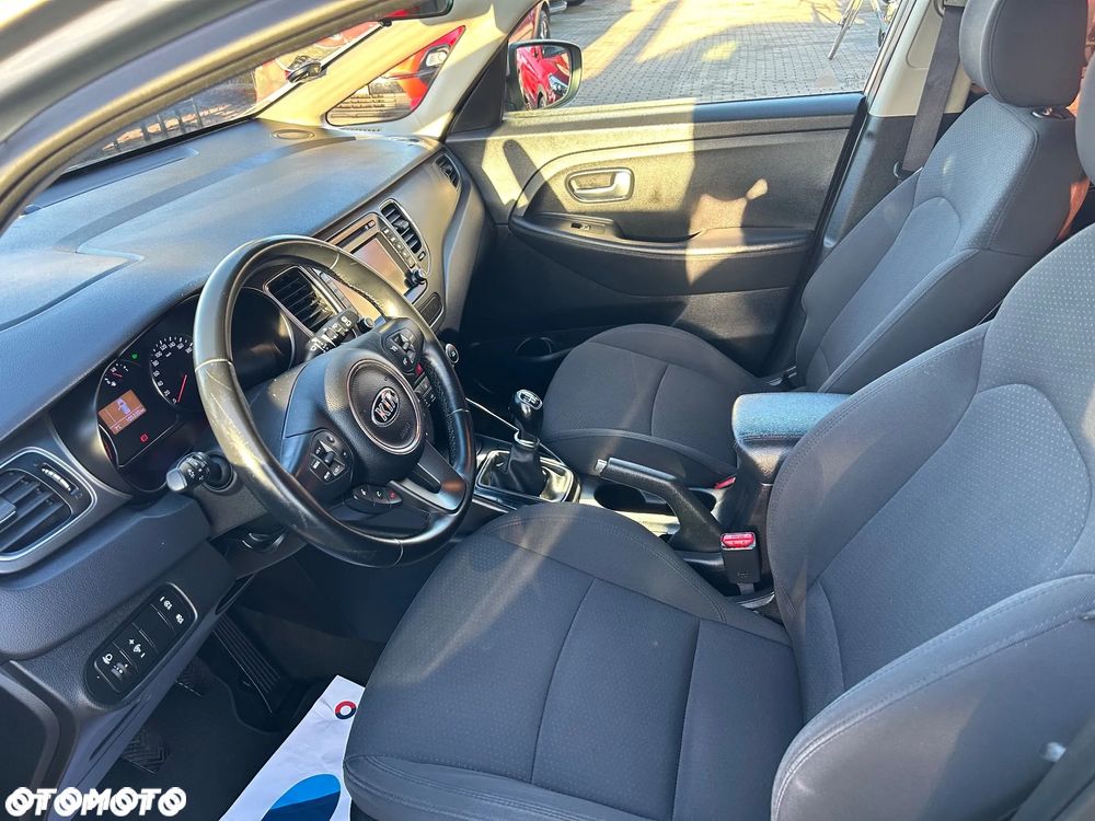 Kia Carens 1.6 GDI Attract - 13