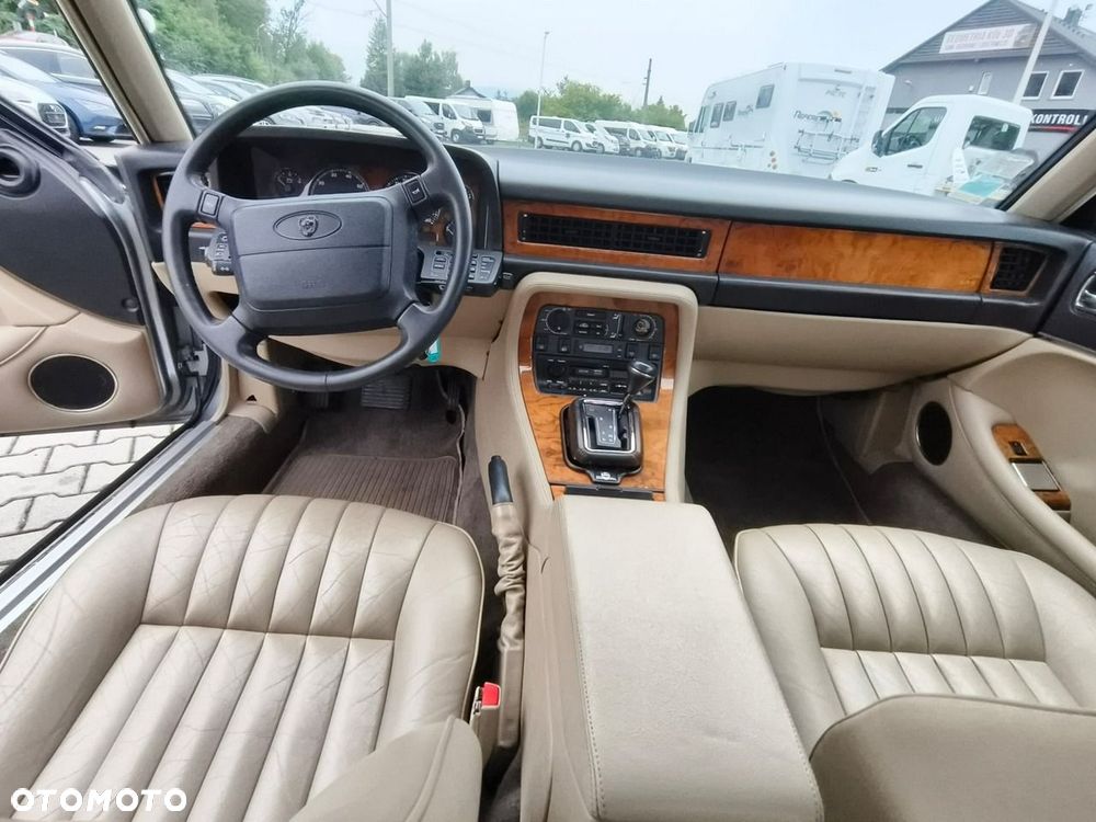 Jaguar XJ - 11