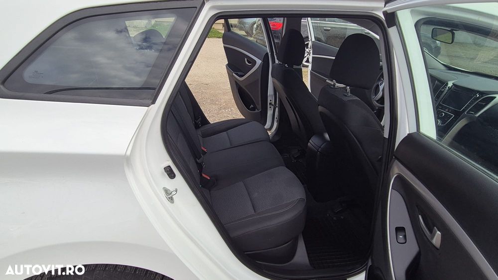 Hyundai i30 blue Kombi 1.6 CRDi Trend - 10