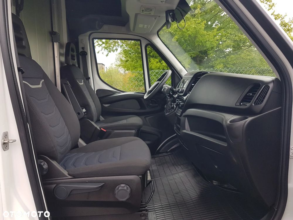 Iveco DAILY KONTENER NISKOPODŁOGOWY 4,43x2,23x2,42 SKLEP FOODTRUCK BAR KLIMA KONIOWÓZ KAMPER - 21
