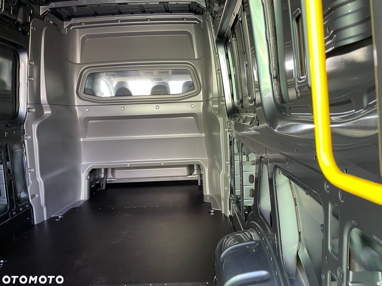 Volkswagen Crafter 35 2.0 TDI 140KM L4H3 3m 6bm - 26