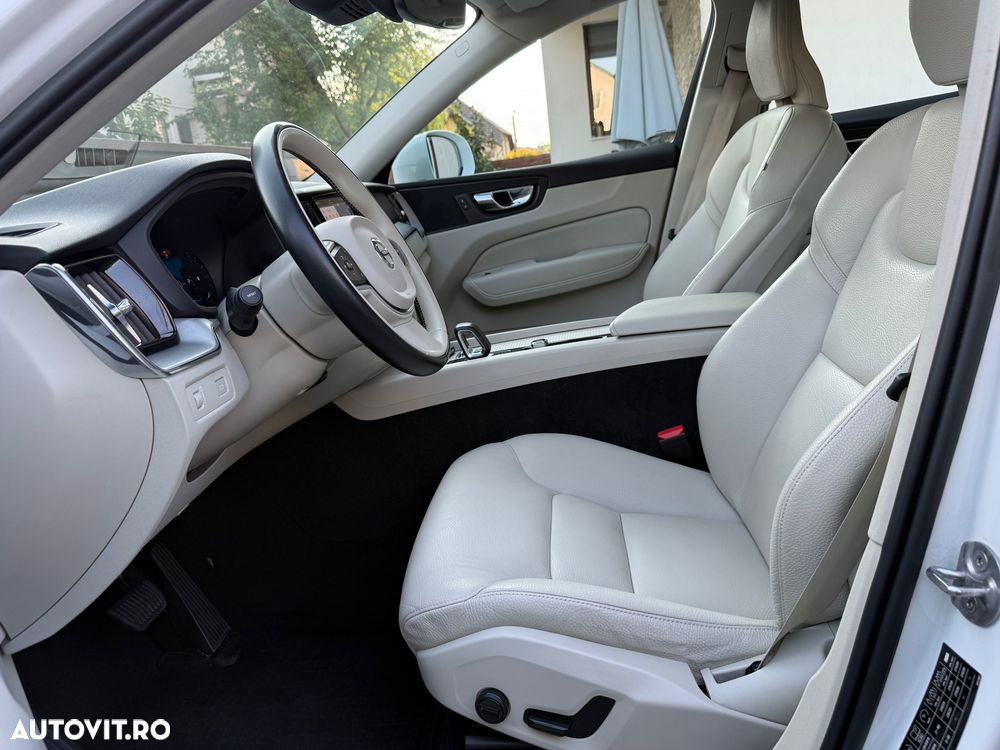 Volvo XC 60 B4 MHEV AT8 AWD Momentum Pro - 13