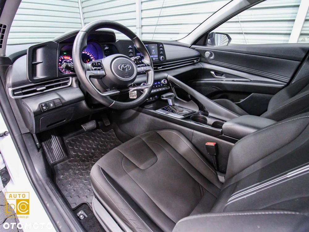 Hyundai Elantra 1.6 Executive CVT - 17