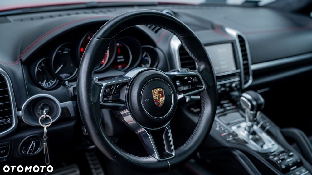 Porsche Cayenne GTS - 24