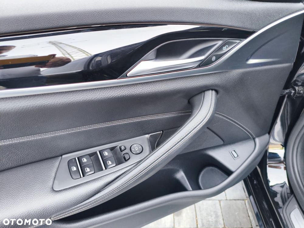 BMW Seria 5 518d Sport Line - 28