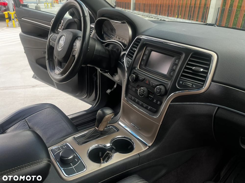 Jeep Grand Cherokee - 23