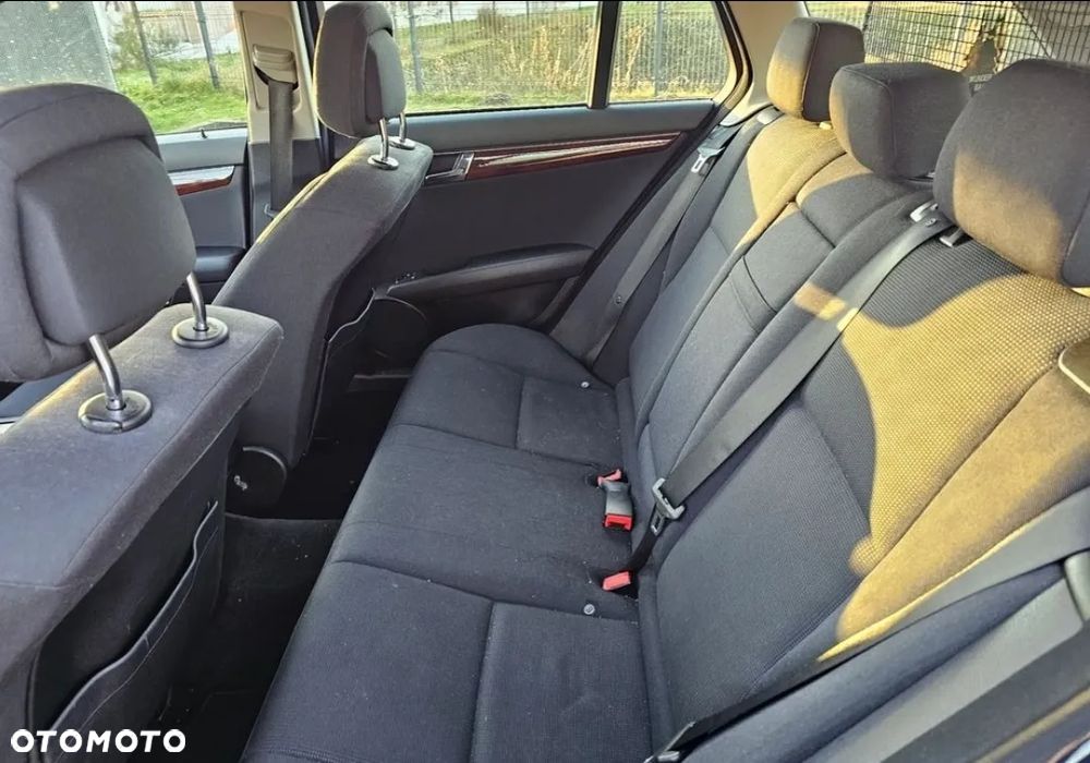 Mercedes-Benz Klasa C 200 CGI BlueEff Avantgarde - 7