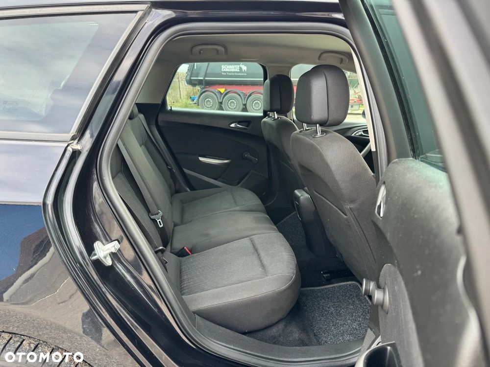 Opel Astra 1.4 Turbo Design Edition - 23