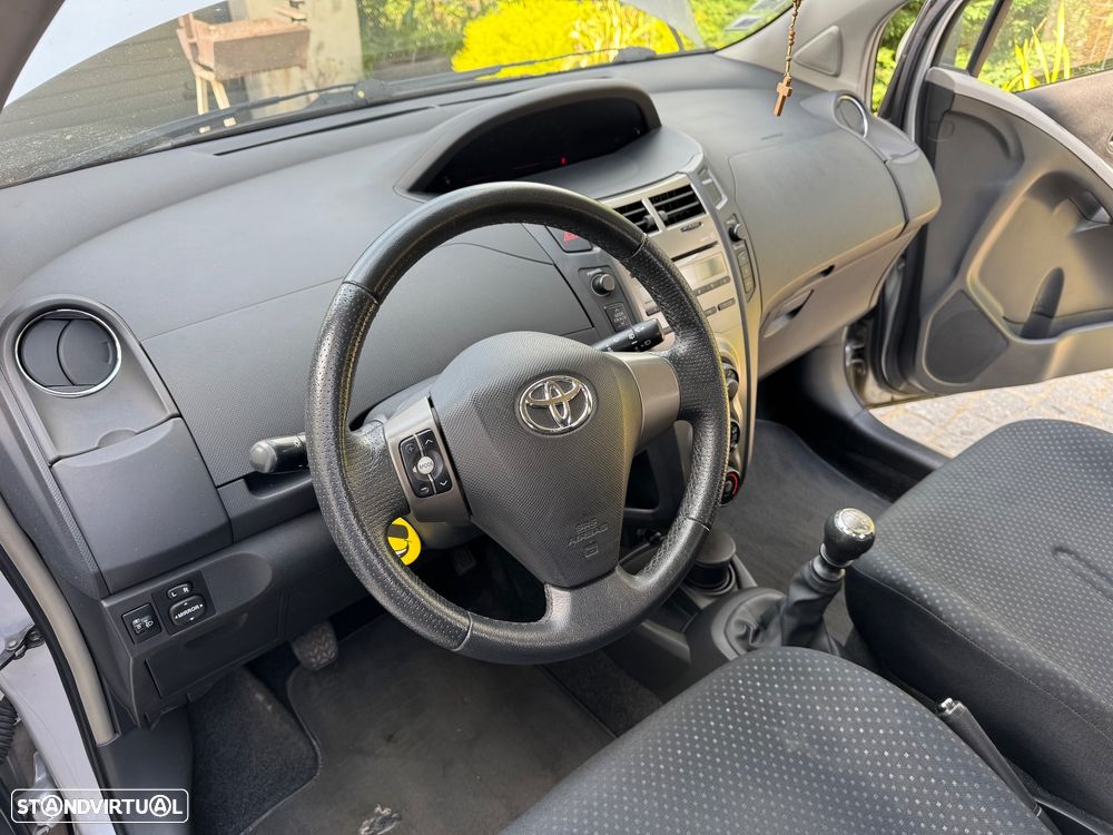 Toyota Yaris 1.4 D-4D Comfort+AC+VSC - 6