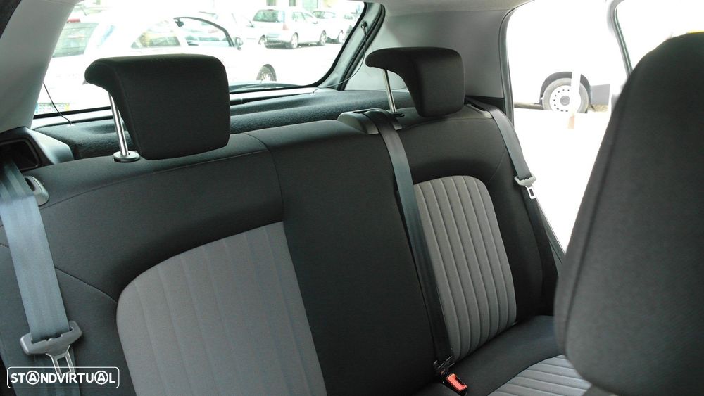 Fiat Punto 1.3 M-Jet Lounge S&S - 18