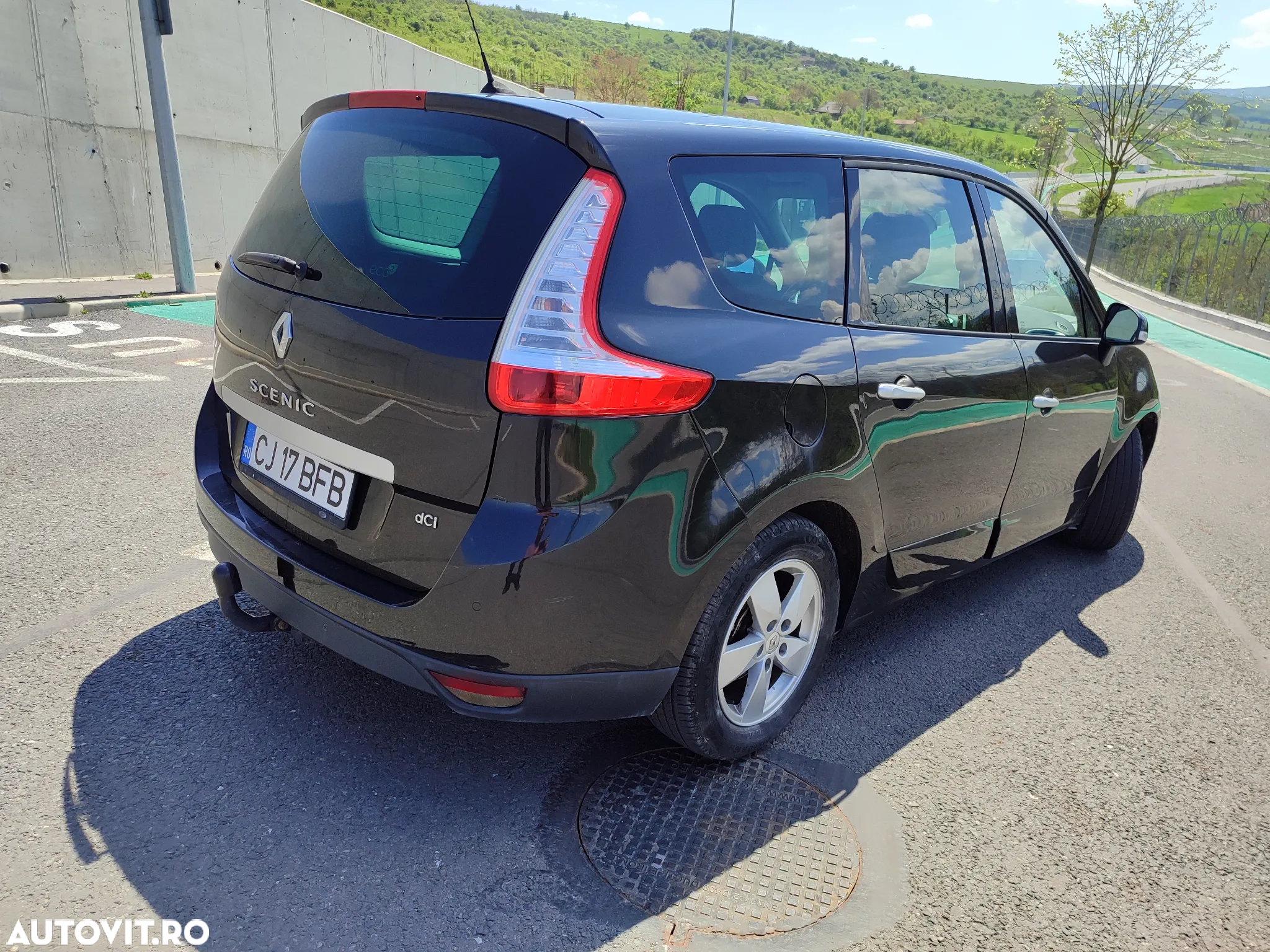 Renault Grand Scenic 1.9 dCi FAP Avantage - 4