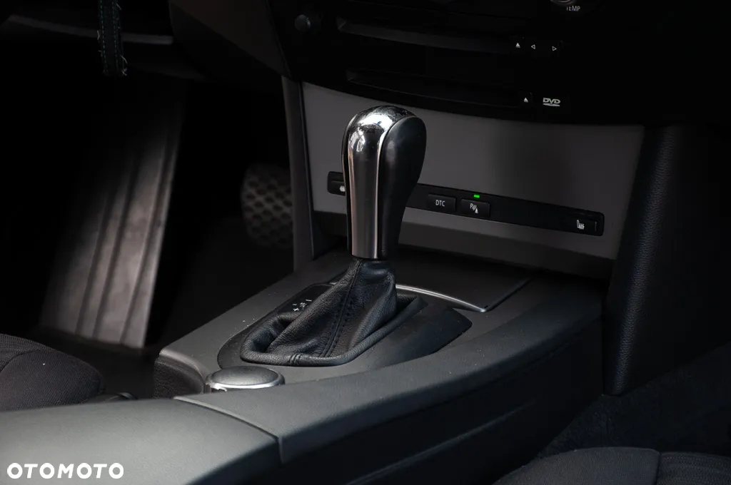 BMW Seria 5 525i Touring - 24