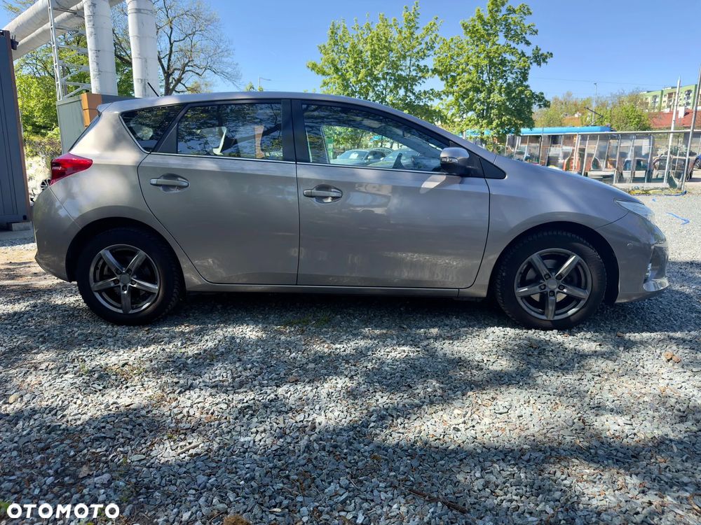 Toyota Auris 1.6 Valvematic Executive - 4