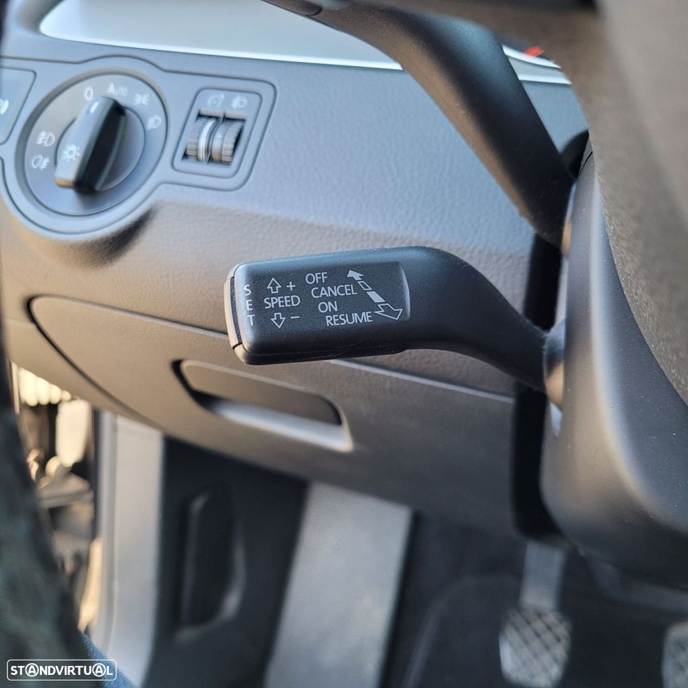 VW Passat 2.0 TDI Confortline - 19