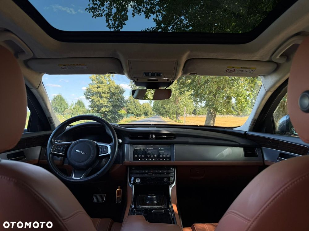 Jaguar XF 20d Prestige - 19