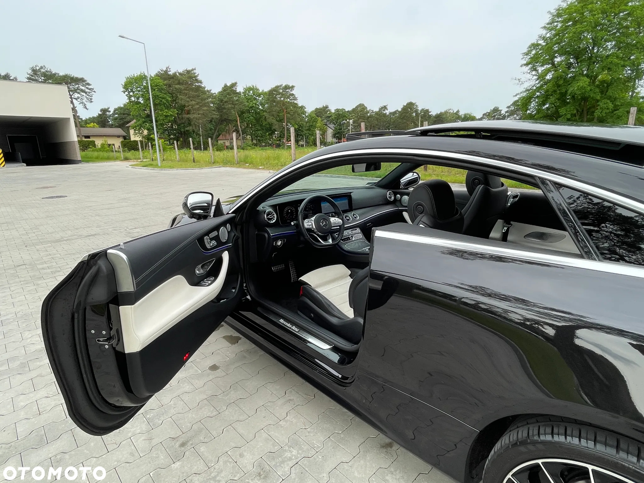Mercedes-Benz Klasa E 300 Coupe 9G-TRONIC - 23