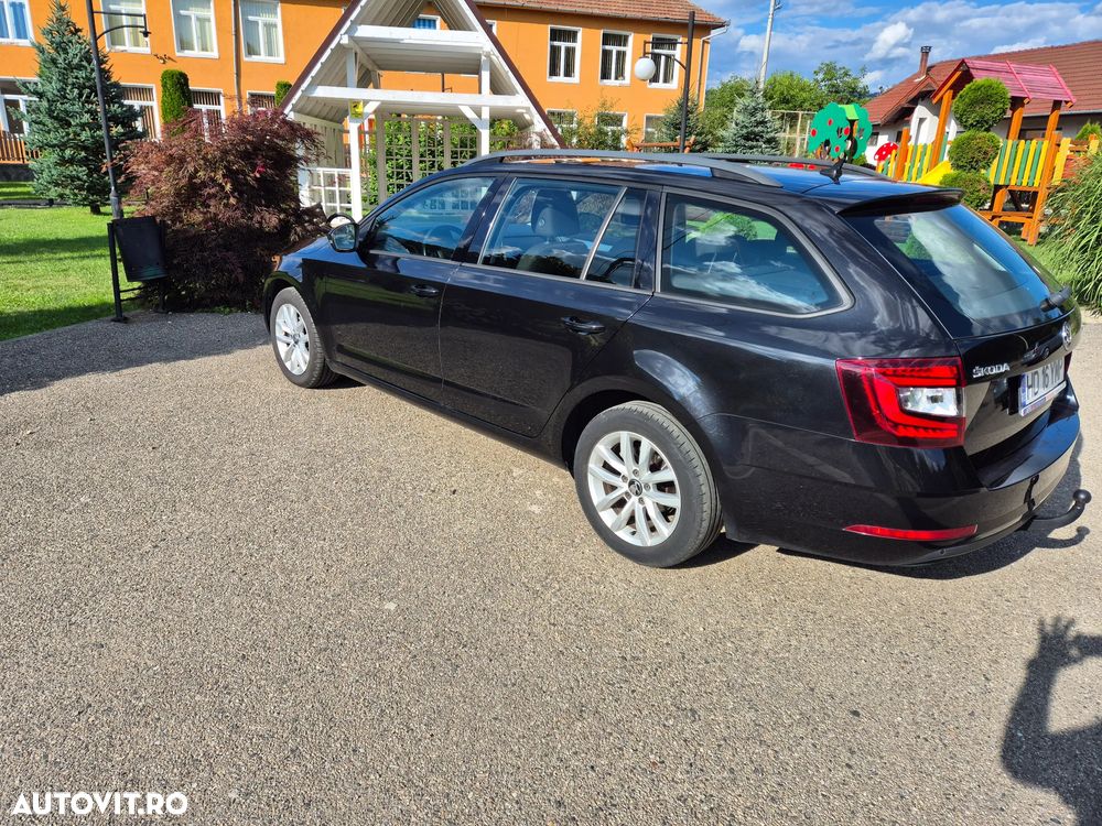 Skoda Octavia 1.6 TDI DSG Ambition - 5