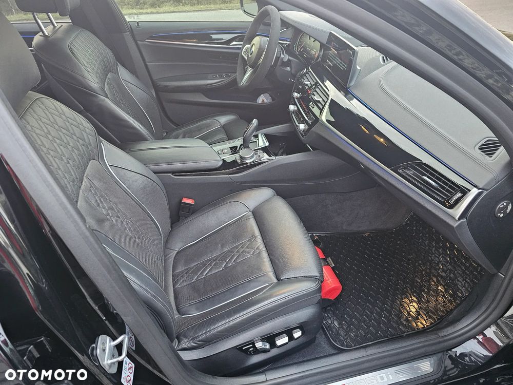 BMW Seria 5 M550i xDrive sport - 6