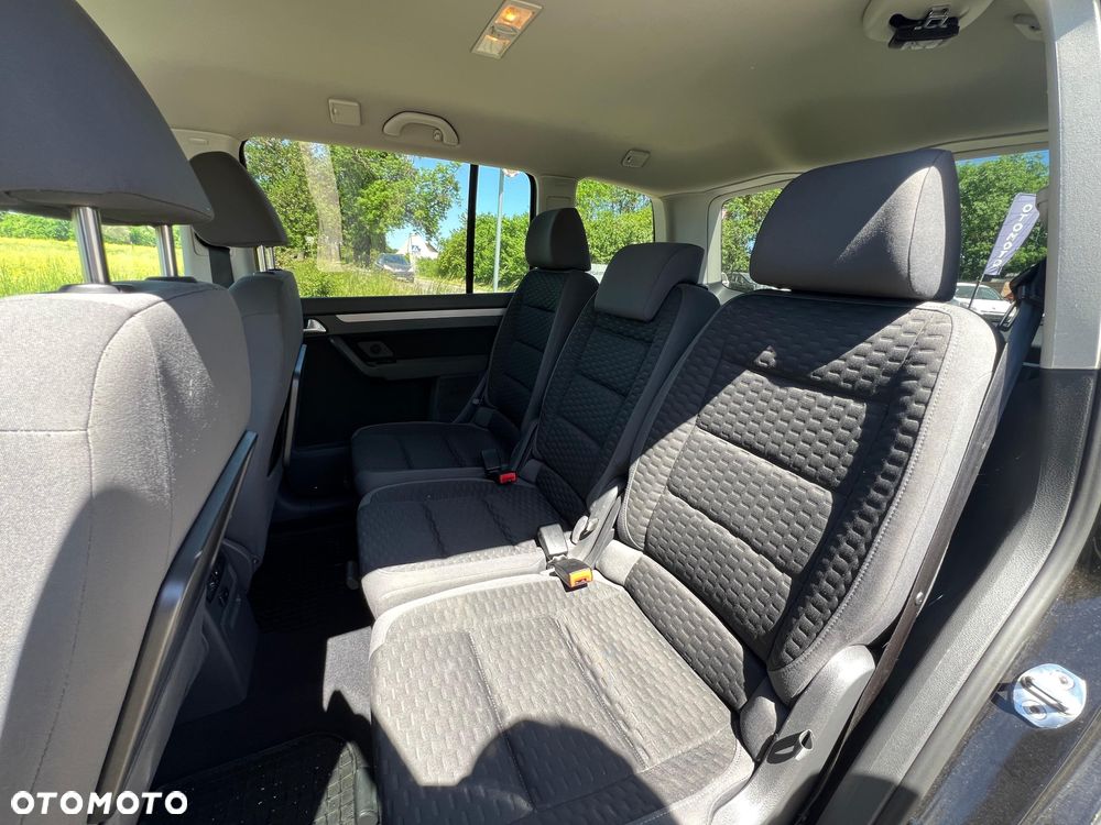 Volkswagen Touran - 10