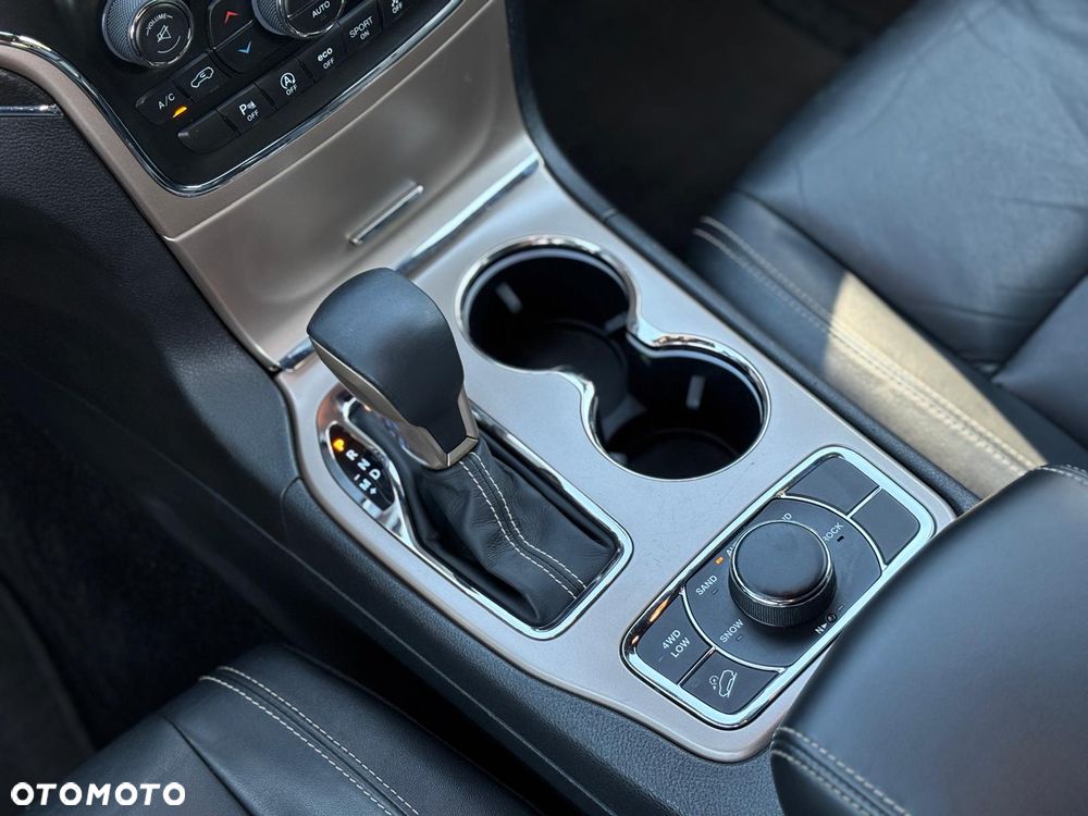 Jeep Grand Cherokee - 16