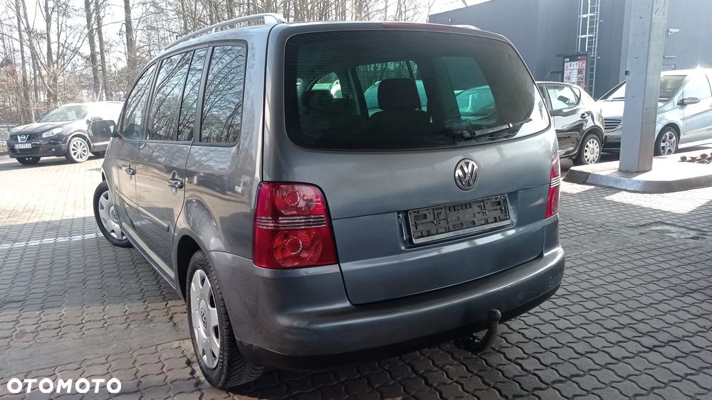 Volkswagen Touran 1.6 FSI Trendline - 9