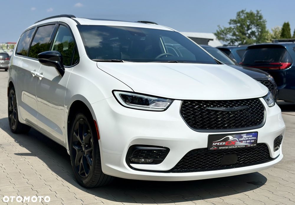 Chrysler Pacifica - 1