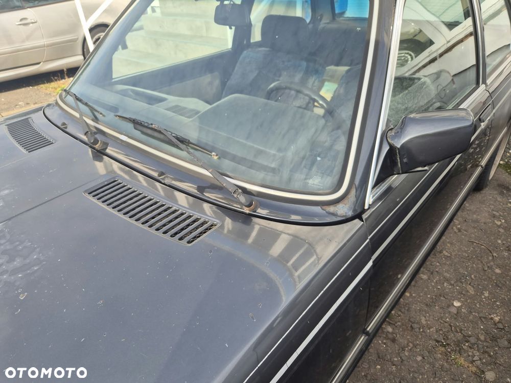 BMW Seria 3 323i - 9