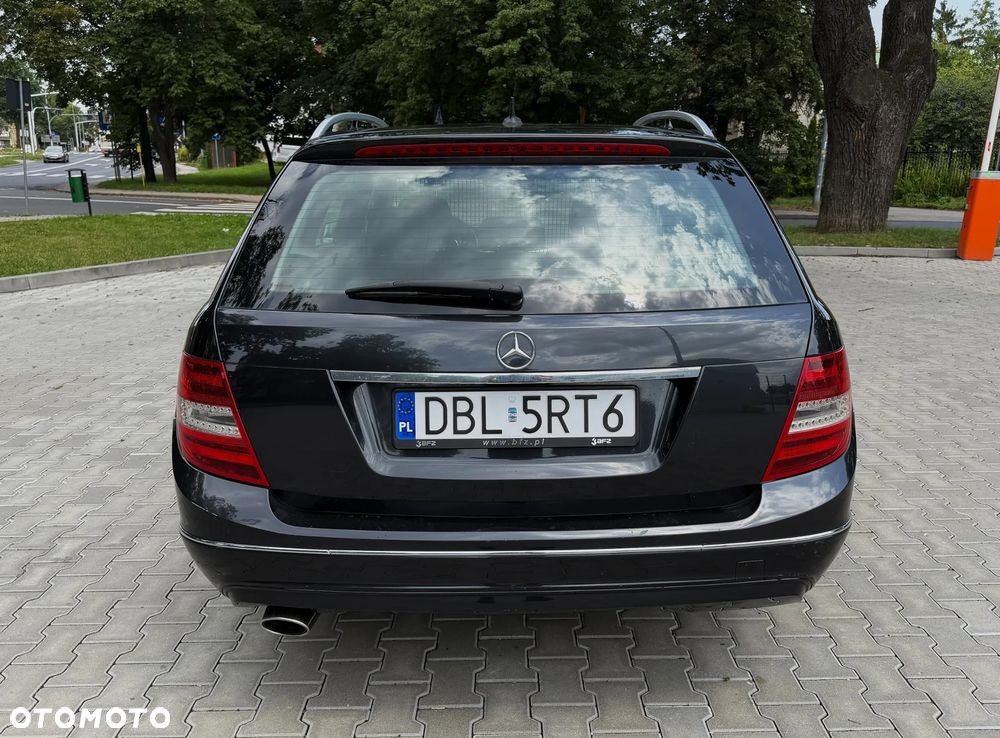 Mercedes-Benz Klasa C 220 CDI DPF (BlueEFFICIENCY) 7G-TRONIC Avantgarde - 4