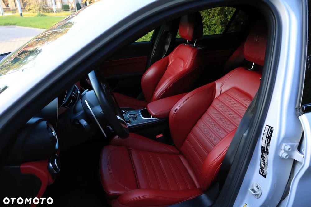 Alfa Romeo Giulia 2.0 Turbo 16V AT8 Veloce - 24