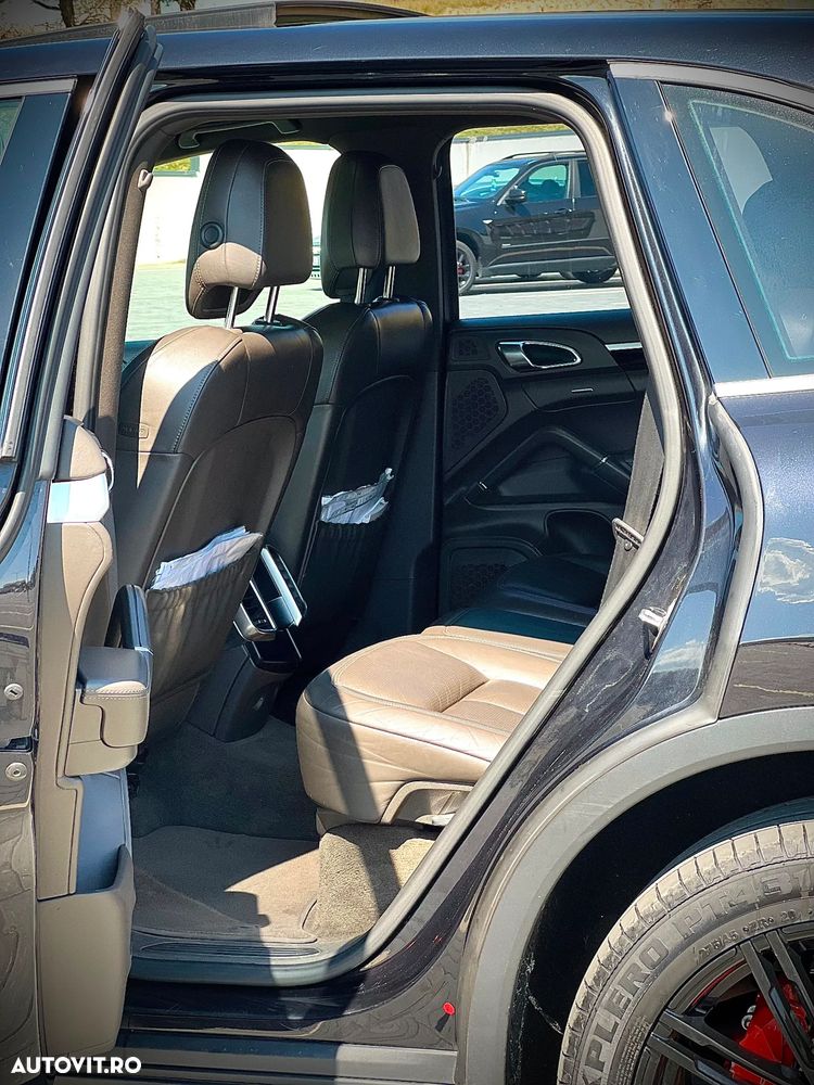Porsche Cayenne 3.0 L - 10