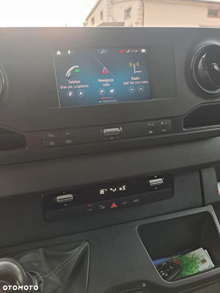 Mercedes-Benz Sprinter - 11