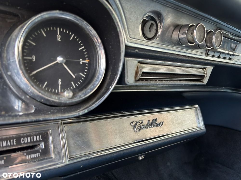 Cadillac Deville - 27