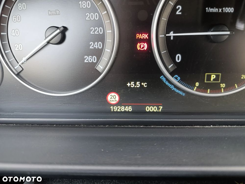 BMW Seria 5 528i xDrive - 10
