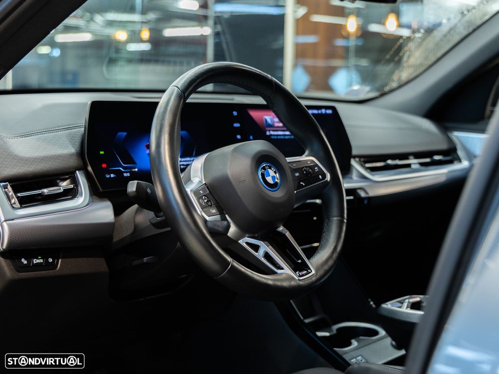 BMW iX2 eDrive20 Pack Desportivo M - 10